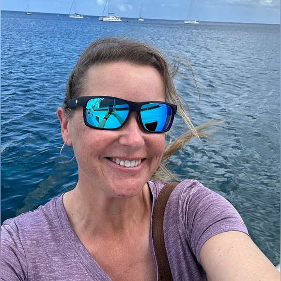 Meet your Posher, Kim - Picture 1 of 3